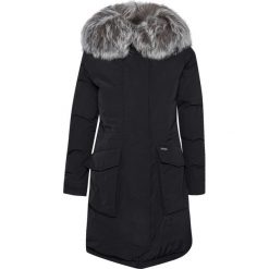 Parka WOOLRICH W'S MILITARY. Czarne kurtki damskie Woolrich, s, moro, z puchu. W wyprzedaży za 3696,00 zł.