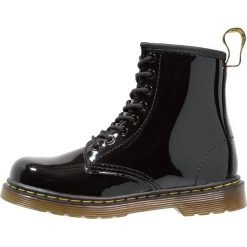 Dr. Martens DELANEY Botki sznurowane schwarz. Czarne botki damskie skórzane marki Dr. Martens, na sznurówki. Za 399,00 zł.