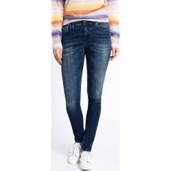 Diesel - Jeansy Skinzee. Niebieskie rurki damskie Diesel. W wyprzedaży za 339,90 zł.