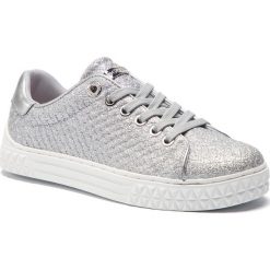 Tenisówki GUESS - Parlayna FL6PRY FAM12 SILVE. Szare półbuty damskie Guess, z aplikacjami, z gumy, bez obcasa, na płaskiej podeszwie, bez zapięcia. W wyprzedaży za 309,00 zł.
