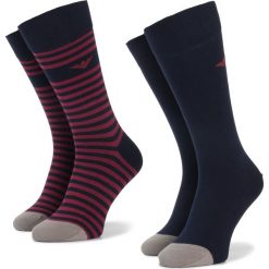 Zestaw 2 par wysokich skarpet męskich EMPORIO ARMANI - 302302 9A293 14335 r. 39-46 Blu/Rosso. Czerwone skarpetki męskie Emporio Armani, bez wzorów, z elastanu. W wyprzedaży za 69,00 zł.