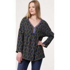 Zielono-Niebieska Bluzka Wantable. Zielone bluzki damskie Born2be, s, bez wzorów, z tkaniny, bez kołnierzyka, z długim rękawem. Za 99,99 zł.