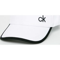 Calvin Klein - Czapka. Czarne czapki męskie Calvin Klein, bez wzorów, z bawełny. W wyprzedaży za 99,90 zł.