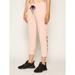 Spodnie dresowe DKNY Sport DP0P2387. Różowe spodnie damskie DKNY Sport, l, z dresówki. Za 319,00 zł.