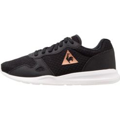 Le coq sportif R600 Tenisówki i Trampki black/rose gold. Czarne trampki dziewczęce le coq sportif, z tworzywa sztucznego, klasyczne. W wyprzedaży za 183,20 zł.