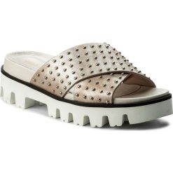 Klapki RED VALENTINO - PQ2S0A21 Oro L01. Żółte klapki damskie Red Valentino, z aplikacjami, ze skóry, bez obcasa. W wyprzedaży za 799,00 zł.