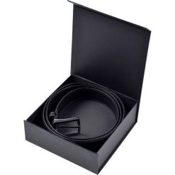 Pasek męski. Czarne paski męskie Top Secret, w paski, z jeansu, eleganckie. W wyprzedaży za 39,99 zł.