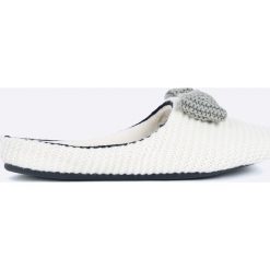 Tommy Hilfiger - Kapcie Orion. Białe kapcie damskie marki TOMMY HILFIGER, z gumy. W wyprzedaży za 159,90 zł.