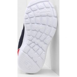 Champion LOW CUT SHOE CODY Obuwie treningowe dark blue. Różowe buty sportowe chłopięce marki Champion, z gumy. Za 129,00 zł.