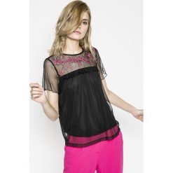 Vero Moda - Top Jade. Czarne topy damskie marki Vero Moda, s, z nadrukiem, z poliesteru, z okrągłym kołnierzem. W wyprzedaży za 79,90 zł.
