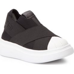 Sneakersy TOGOSHI - FESSURA TG-08-02-000050 601. Czarne trampki chłopięce Togoshi, bez wzorów, ze skóry ekologicznej, bez zapięcia. W wyprzedaży za 329,00 zł.