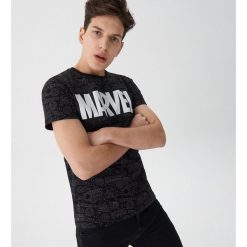 T-shirt Marvel - Czarny. Czarne t-shirty męskie House, s, z motywem z bajki, bez kołnierzyka. Za 59,99 zł.