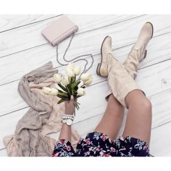 Wsuwane kozaki z dziurkowaną cholewką - skóra naturalna - model 124 - kolor beż. Kozaki damskie Zapato, ze skóry, bez obcasa, bez zapięcia. Za 489,00 zł.