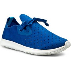 Półbuty NATIVE - A. M. Victoria Blue/Shell Rubber. Niebieskie półbuty męskie marki Native, z tworzywa sztucznego, na płaskiej podeszwie. W wyprzedaży za 219,00 zł.