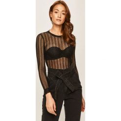 Pepe Jeans - Bluzka Katie x Dua Lipa. Czarne bluzki damskie Pepe Jeans, m, bez wzorów, z elastanu, z okrągłym kołnierzem, z długim rękawem. W wyprzedaży za 219,90 zł.