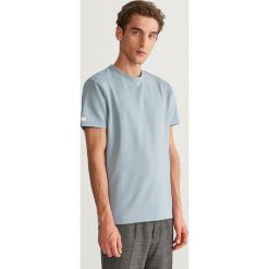 Prążkowany t-shirt - Niebieski. Niebieskie t-shirty męskie Reserved, l, prążkowane. Za 49,99 zł.