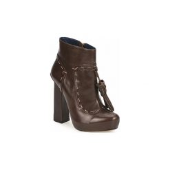 Botki Pollini PA2405. Pomarańczowe botki damskie marki Pollini, bez obcasa, bez zapięcia. Za 2439,20 zł.