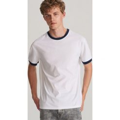 Gładki T-shirt basic - Biały. Białe t-shirty męskie Reserved, xl, bez wzorów, bez kołnierzyka. Za 49,99 zł.