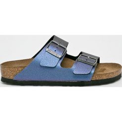 Birkenstock - Klapki. Klapki damskie Birkenstock, bez wzorów, ze skóry, bez obcasa. W wyprzedaży za 219,90 zł.