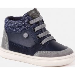 Mayoral - Buty dziecięce 19-25. Niebieskie trampki chłopięce Mayoral, bez wzorów, z elastanu, sportowe, z okrągłym noskiem, bez zapięcia. W wyprzedaży za 89,90 zł.