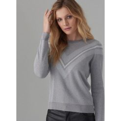 Sweter z efektem brokatu - Szary. Szare swetry damskie Mohito, s, bez wzorów, bez rękawów, bez kaptura. W wyprzedaży za 59,99 zł.