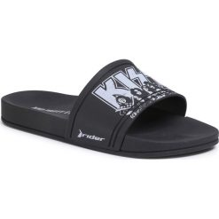 Klapki RIDER - Kiss Slide Ad 82812 Black/White 21194. Czarne klapki męskie Rider, bez wzorów, z tworzywa sztucznego. W wyprzedaży za 99,00 zł.