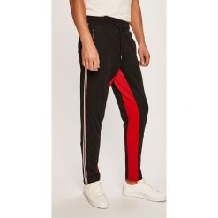 Armani Exchange - Spodnie. Czarne spodnie męskie Armani Exchange, na co dzień, s, bez wzorów, z elastanu, sportowe. Za 499,90 zł.