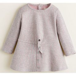 Mango Kids - Sukienka dziecięca 80-104 cm. Szare sukienki dziewczęce marki Mango Kids, bez wzorów, z elastanu, casualowe, z długim rękawem, długie, maxi, rozkloszowane. W wyprzedaży za 45,90 zł.