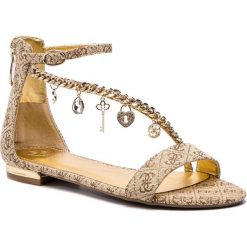 Sandały GUESS - Radhika2 FL6RD2 FAL03 BEIBR. Brązowe klapki damskie Guess, z aplikacjami, ze skóry ekologicznej, bez obcasa, na obcasie. W wyprzedaży za 449,00 zł.