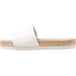 Whistles SLIDER Klapki white. Białe klapki damskie marki Whistles, ze skóry. Za 459,00 zł.