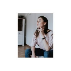 T-shirt V back Rose. Różowe t-shirty damskie Hello rabbit, bez wzorów, z bawełny, eleganckie, z dekoltem na plecach. Za 199,00 zł.
