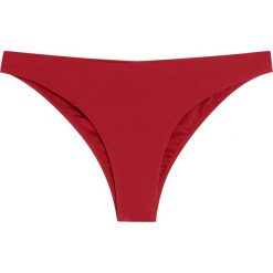 Bordowe figi od bikini Paradise o prostym kroju. Czerwone stroje kąpielowe damskie Pull&Bear, bez wzorów. Za 29,90 zł.