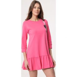 Różowa Tunika Accelerated. Różowe tuniki damskie Born2be, na lato, xl, bez wzorów, bez kołnierzyka, bez rękawów. Za 59,99 zł.