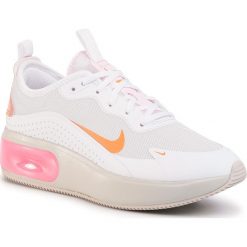 Buty NIKE - Air Max Dia CV3034 100 White/Hyper Crimson/Pink Foam. Białe półbuty damskie Nike, bez wzorów, z tworzywa sztucznego, bez obcasa, bez zapięcia. W wyprzedaży za 419,00 zł.