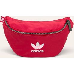 Adidas Originals - Nerka. Różowe nerki damskie adidas Originals, w paski, z poliesteru, casualowe, bez dodatków. W wyprzedaży za 69,90 zł.