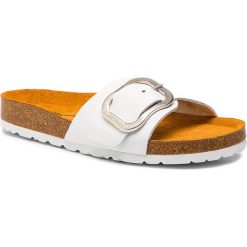 Klapki TAMARIS - 1-27521-22 White 100. Białe klapki damskie Tamaris, bez wzorów, ze skóry, bez obcasa. W wyprzedaży za 149,00 zł.