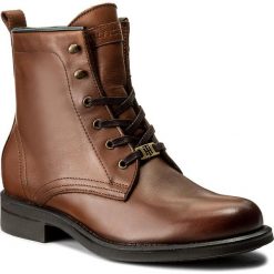 Botki TOMMY HILFIGER - Bologna 5A1 FW0FW02025 Cognac 606. Brązowe botki damskie na zamek marki TOMMY HILFIGER, ze skóry, za kostkę, na sznurówki. W wyprzedaży za 399,00 zł.