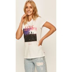 Levi's - T-shirt. Białe bluzki damskie Levi's®, s, z nadrukiem, z bawełny, casualowe, z okrągłym kołnierzem. Za 129,90 zł.