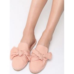 Różowe Klapki Moonstone. Różowe espadryle damskie Born2be, bez wzorów, bez obcasa, na płaskiej podeszwie. Za 39,99 zł.