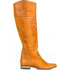 Wsuwane kozaki z tłoczeniem- skóra naturalna - model 125 - kolor brąz przypalany. Szare kozaki damskie Zapato, na lato, z jeansu, eleganckie, na wysokim obcasie, na płaskiej podeszwie, bez zapięcia. W wyprzedaży za 374,25 zł.
