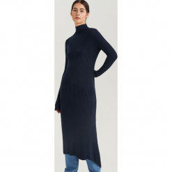 Sukienka z półgolfem ReDesign - Granatowy. Niebieskie sukienki z falbanami marki Reserved, l. Za 199,99 zł.