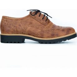 Półbuty oksfordki z tłoczeniem - skóra naturalna - model 258 - kolor brązowy krokodyl. Pomarańczowe półbuty damskie Zapato, bez obcasa, bez zapięcia. W wyprzedaży za 179,40 zł.