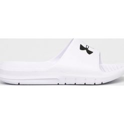 Under Armour - Klapki. Białe kapcie męskie marki Under Armour, z gumy. Za 79,90 zł.