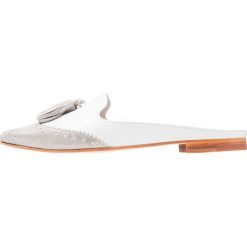 Chodaki damskie: Melvin & Hamilton JOOLIE Klapki metallic silver/white