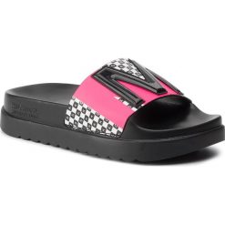 Klapki MICHAEL MICHAEL KORS - Tyra Slide 40T9TRFA3Q Neon Pink. Różowe klapki damskie MICHAEL Michael Kors, bez wzorów, ze skóry ekologicznej, bez obcasa. Za 319,00 zł.