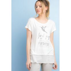 T-shirty damskie: T-shirt z połyskującymi napisami