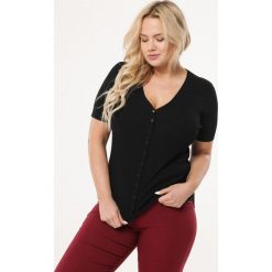 Czarna Koszula Unseason. Czarne bluzki damskie Born2be, xl, bez wzorów, klasyczne, bez kołnierzyka, z krótkim rękawem. Za 14,99 zł.