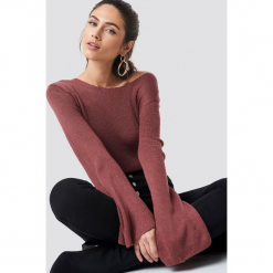 Rut&Circle Sweter z dekoltem na plecach Vanessa - Pink. Różowe swetry klasyczne damskie marki Rut&Circle, z dzianiny, z dekoltem na plecach. Za 80,95 zł.