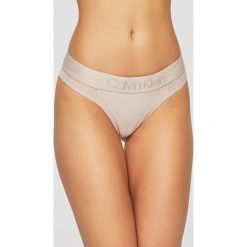 Calvin Klein Underwear - Stringi. Różowe majtki damskie Calvin Klein Underwear, s, z elastanu. W wyprzedaży za 79,90 zł.