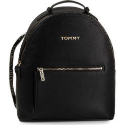 Plecak TOMMY HILFIGER - Iconic Tommy Backpack AW0AW08106 BDS. Czarne plecaki damskie TOMMY HILFIGER, bez wzorów, ze skóry ekologicznej. Za 649,00 zł.